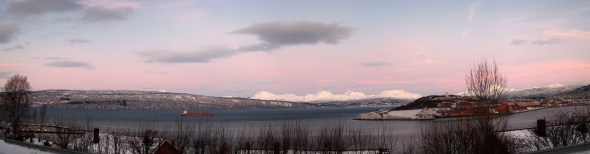 This is the most we get from daylight this far north - just a few hours - then pitch black darkness (apart from the stars, moon and occasional Northern Lights)