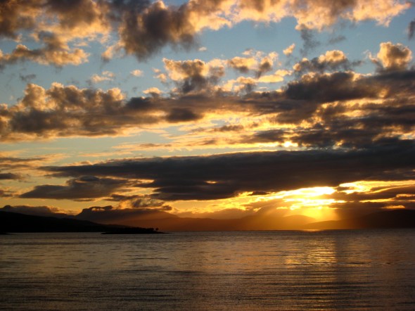On the way back home from Efjord yesterday this beautiful scene unfolded - view from Vidrek towards Bøstrand and Kjeldebotn with Risøya island in the front to the left