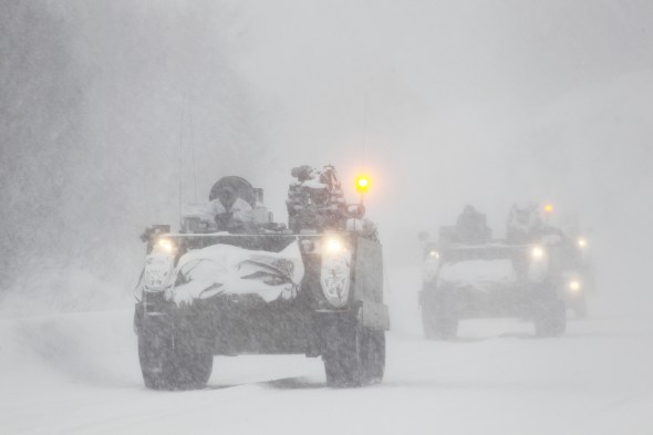 Soldiers and officers from the armored engineer company is preparing a triple hurdle during winter exercise Cold Response 12 (Photo: Torbjørn Kjosvold)
